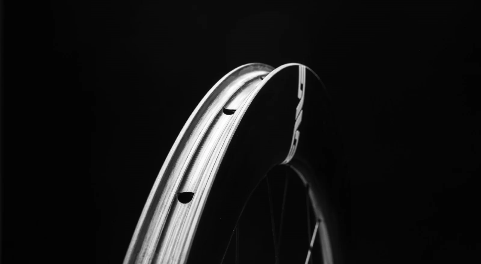 carbon bike wheel width size and specs
